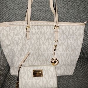 Michael kors purse and wallet set